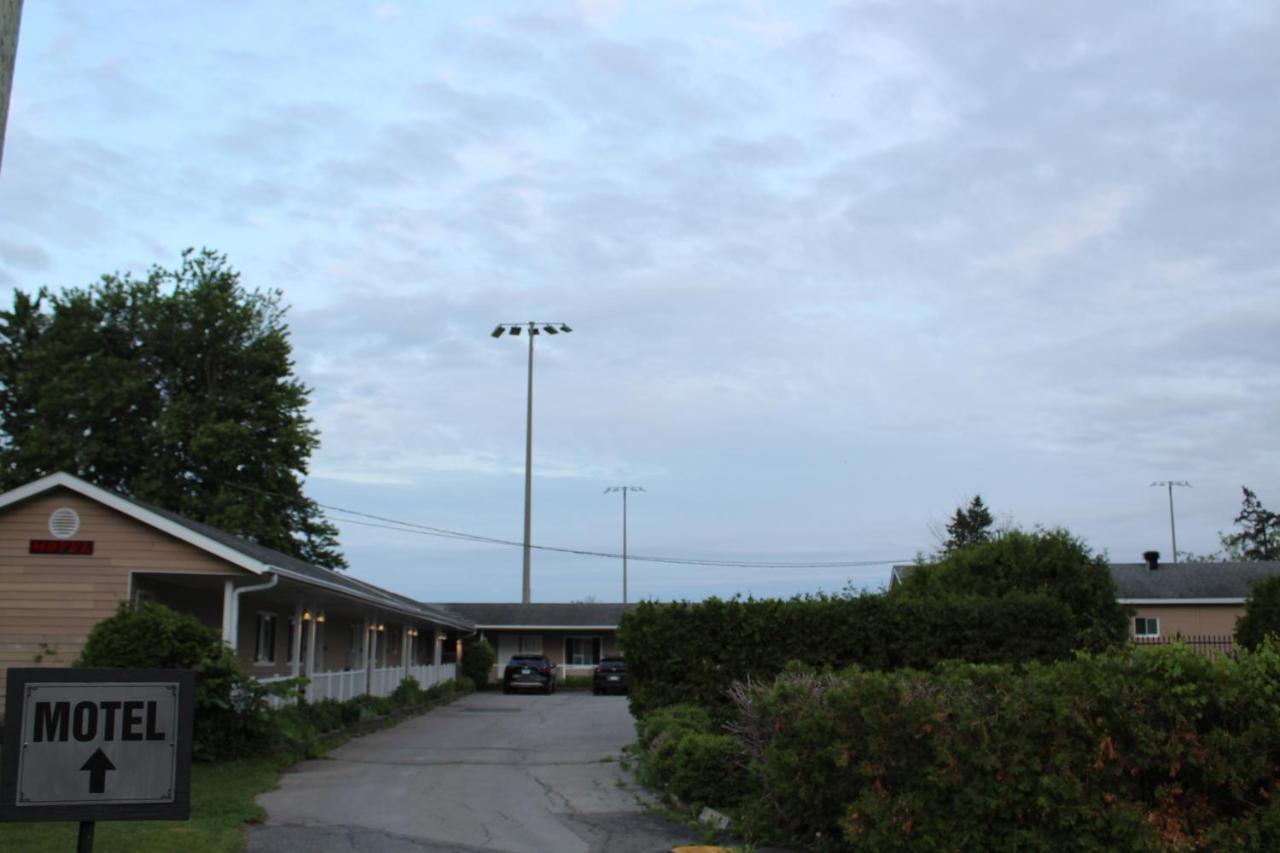 Le Marigot Hotel Vaudreuil-Dorion Ngoại thất bức ảnh