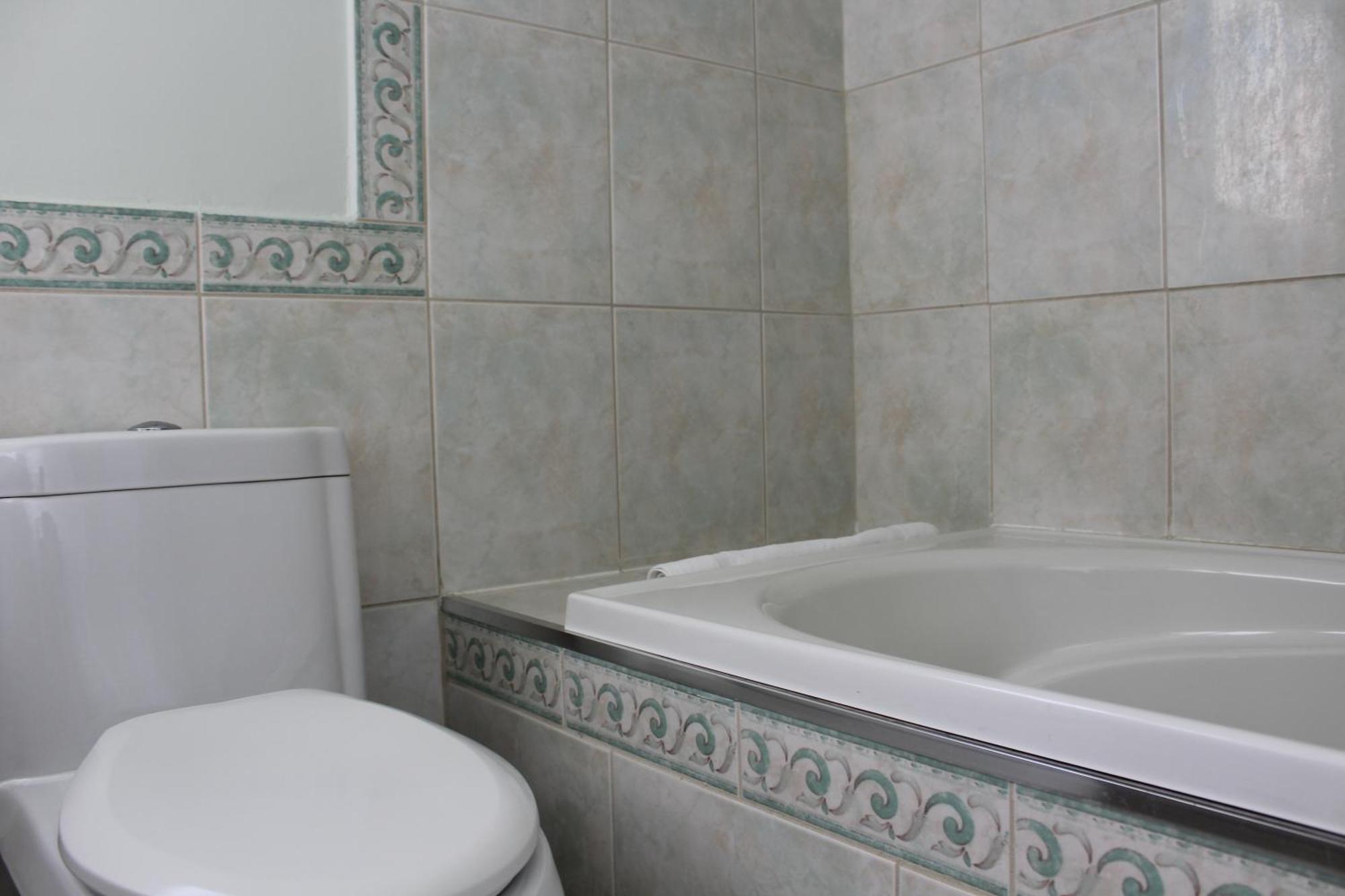Le Marigot Hotel Vaudreuil-Dorion Ngoại thất bức ảnh